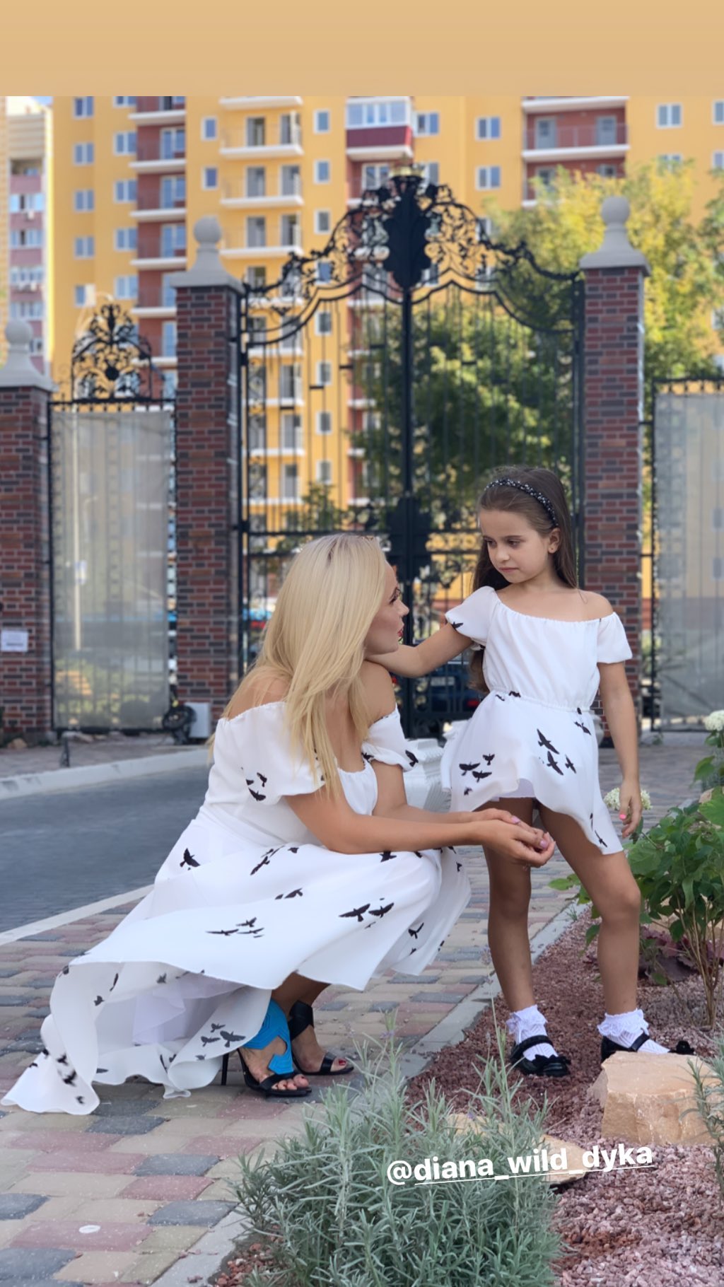 "Красавицы в птичках": Лилия Ребрик показала дочек-моделей в нежной фотосессии