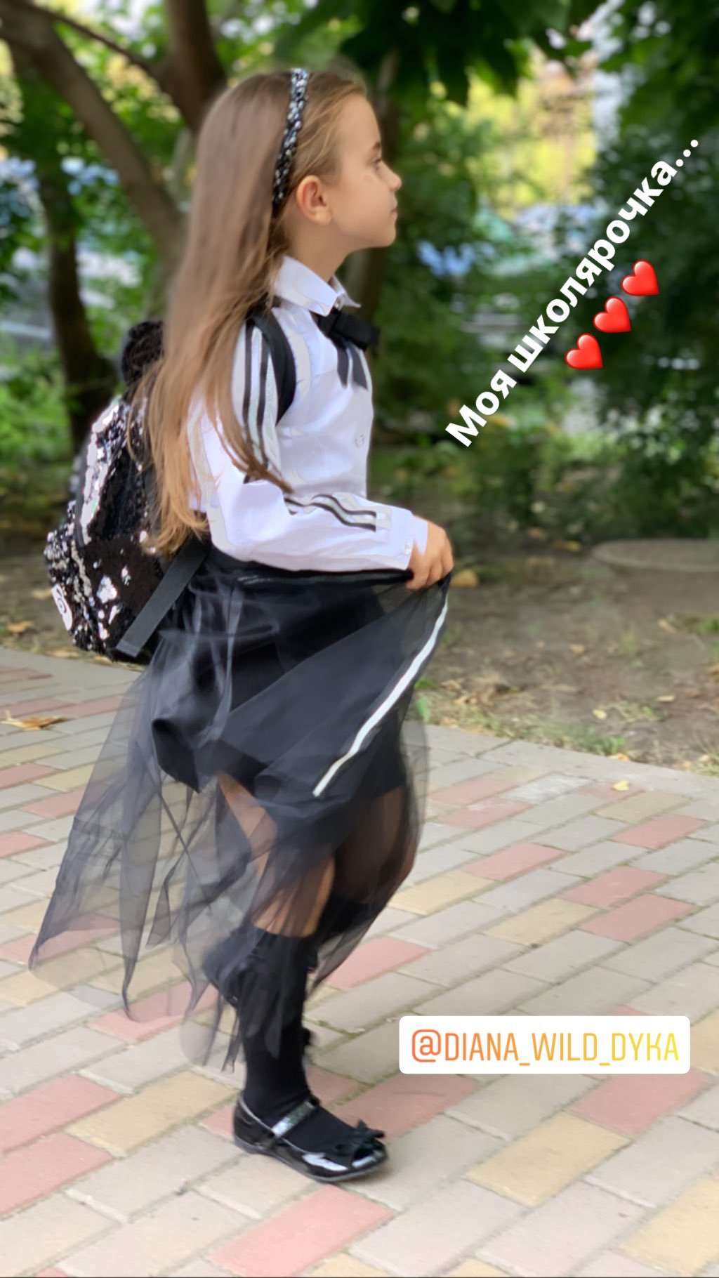 "Схожі?" Лілія Ребрик порівняла себе у дитинстві з донькою-школяркою