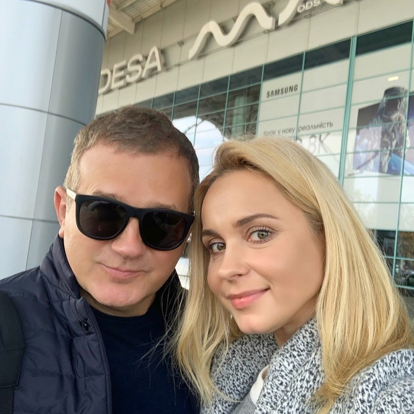 Хорошенькие: Юрий Горбунов и Лилия Ребрик улетели вдвоем в Одессу