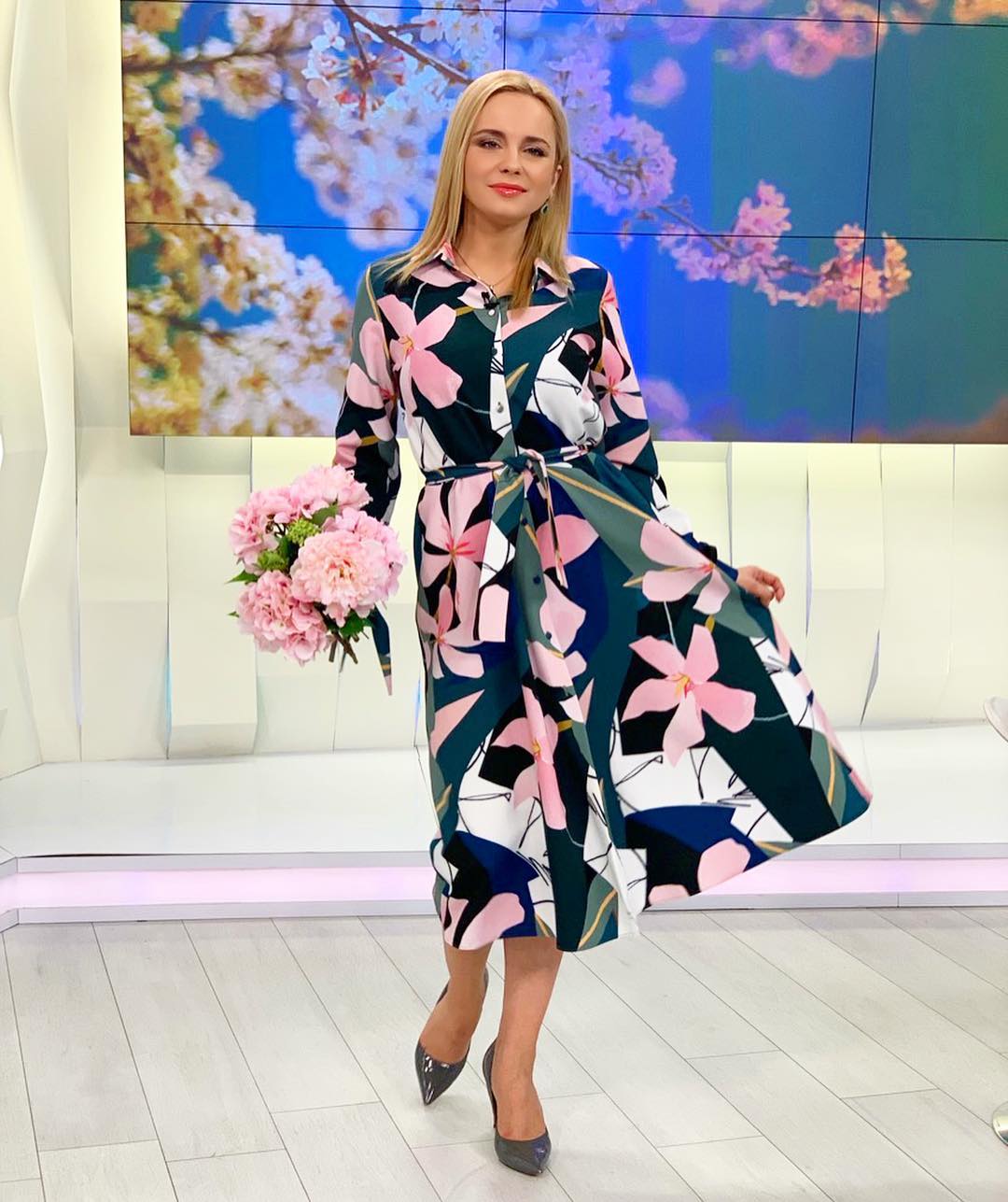 Лілія Ребрик в ефектній сукні поділилася весняним лайфхаком