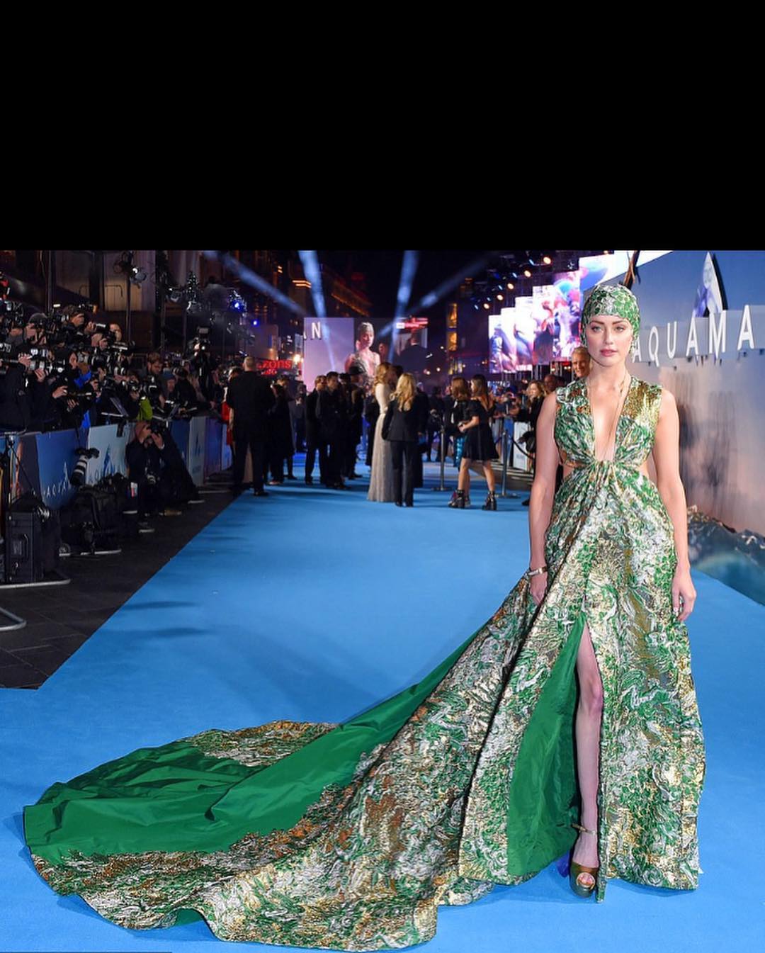 Ембер Херд вразила екстравагантним вбранням на прем'єрі "Аквамена"