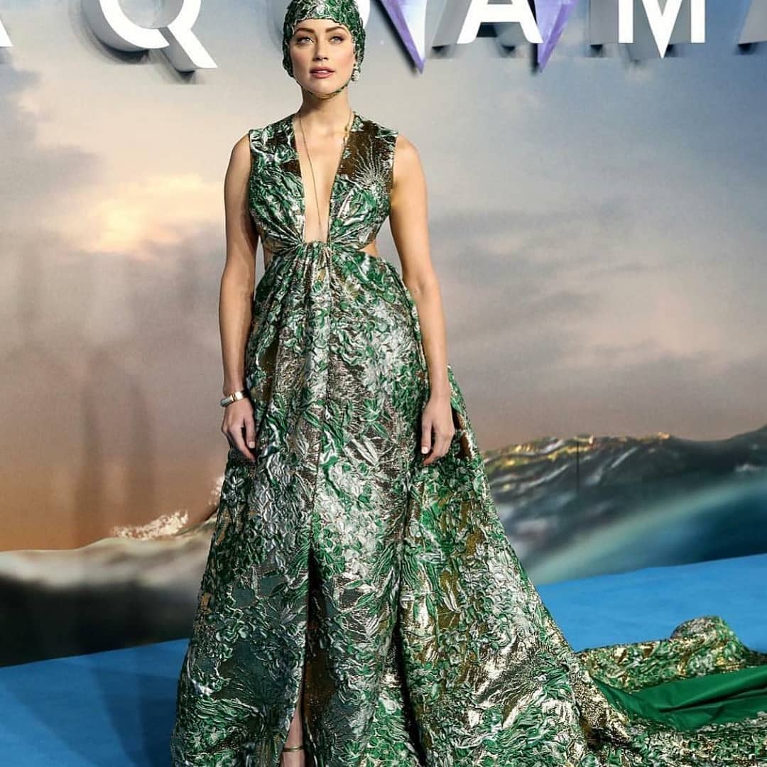 Ембер Херд вразила екстравагантним вбранням на прем'єрі "Аквамена"