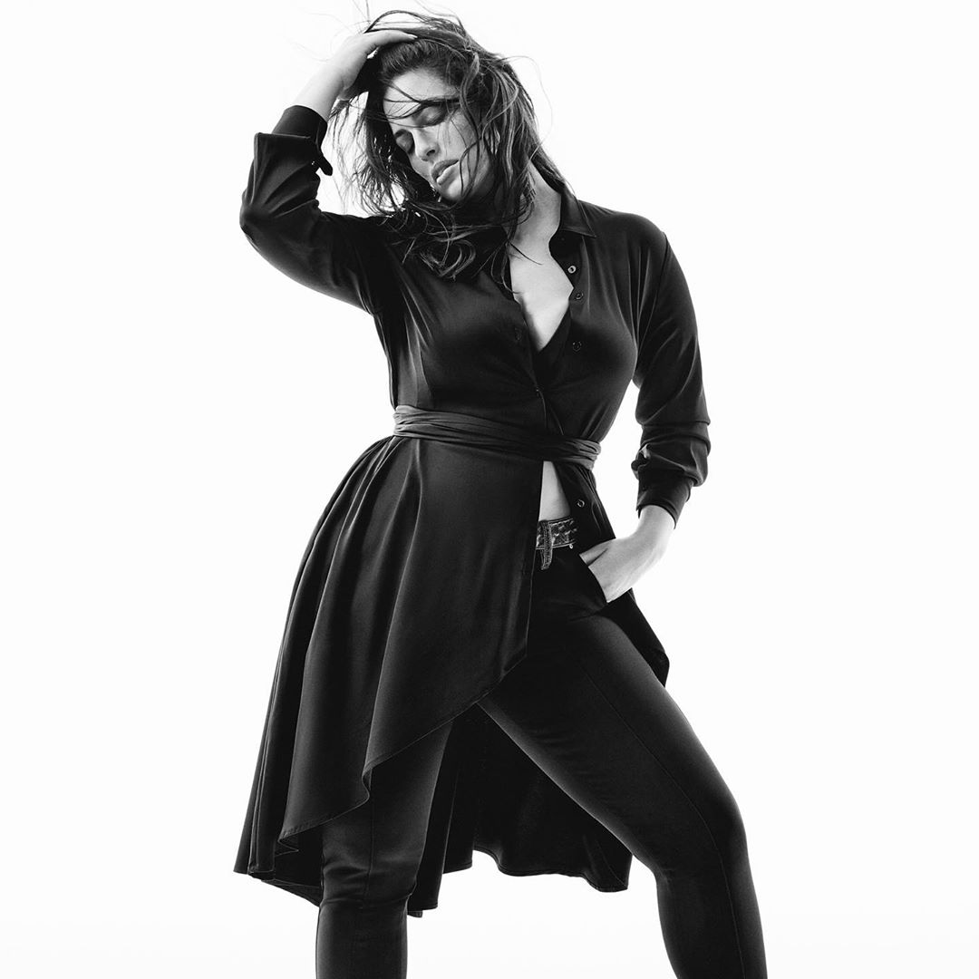 Сладкая парочка: Эшли Грэм демонстрирует пышные формы и пылкие чувства к мужу