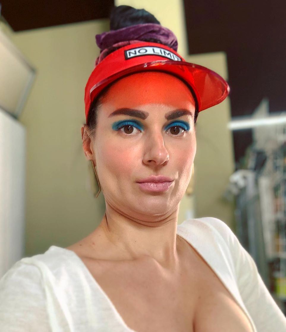 "Скажуть шо зроблені": Єфросиніна розсмішила перевтіленням в "касирку з 90-х"