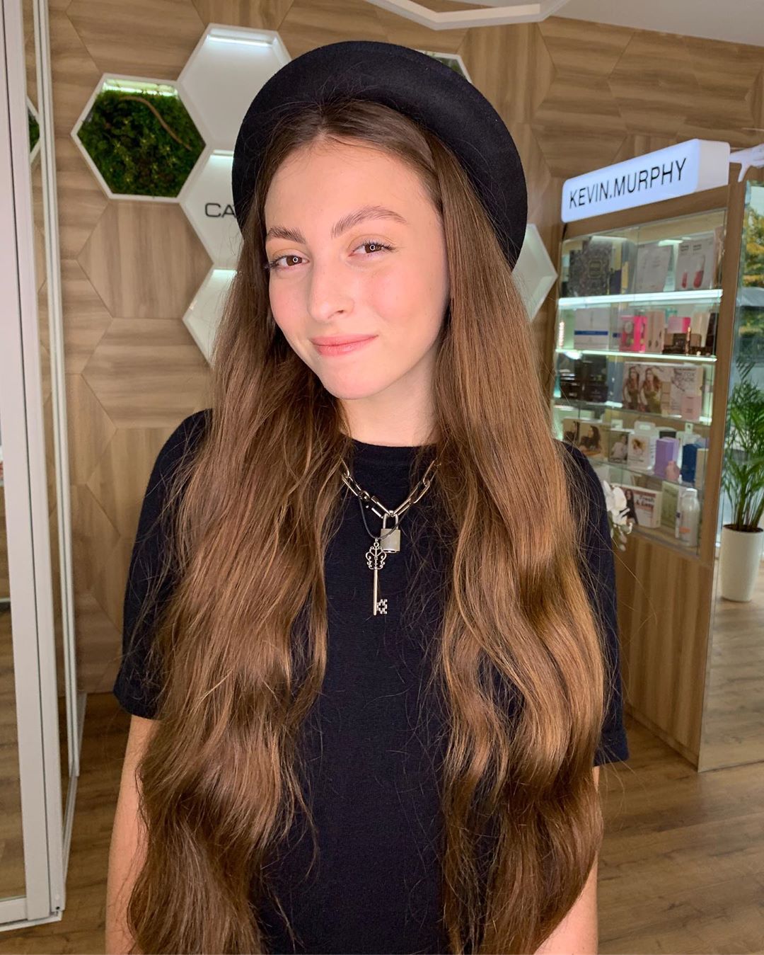 Дочь Поляковой поразила сияющим видом и новым стильным образом