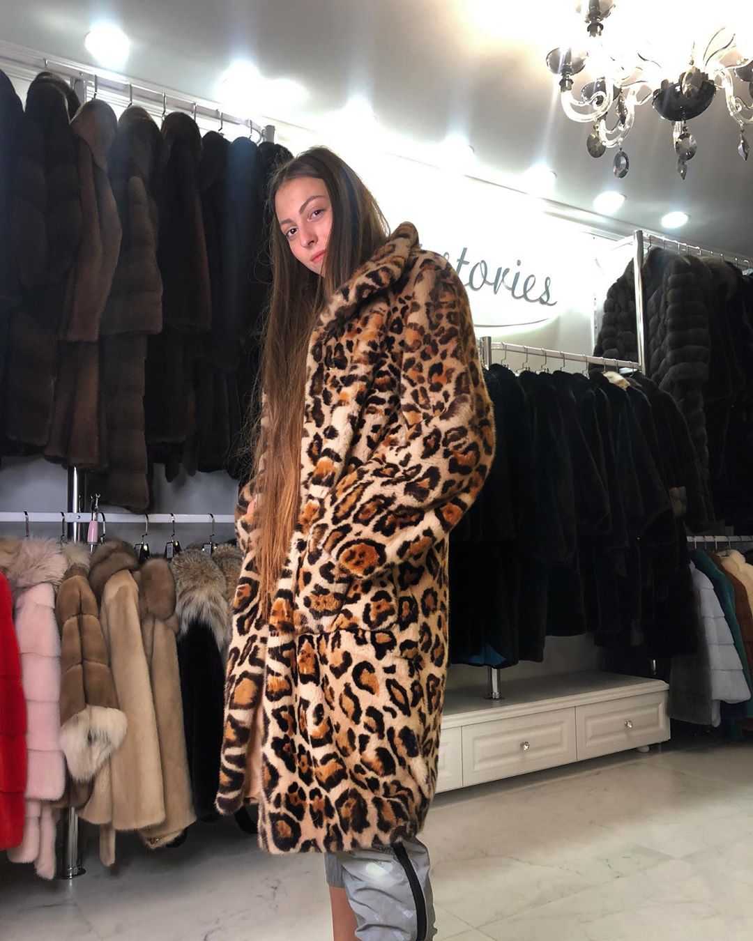 В леопардовых мехах: дочь Оли Поляковой похвасталась нарядными обновками