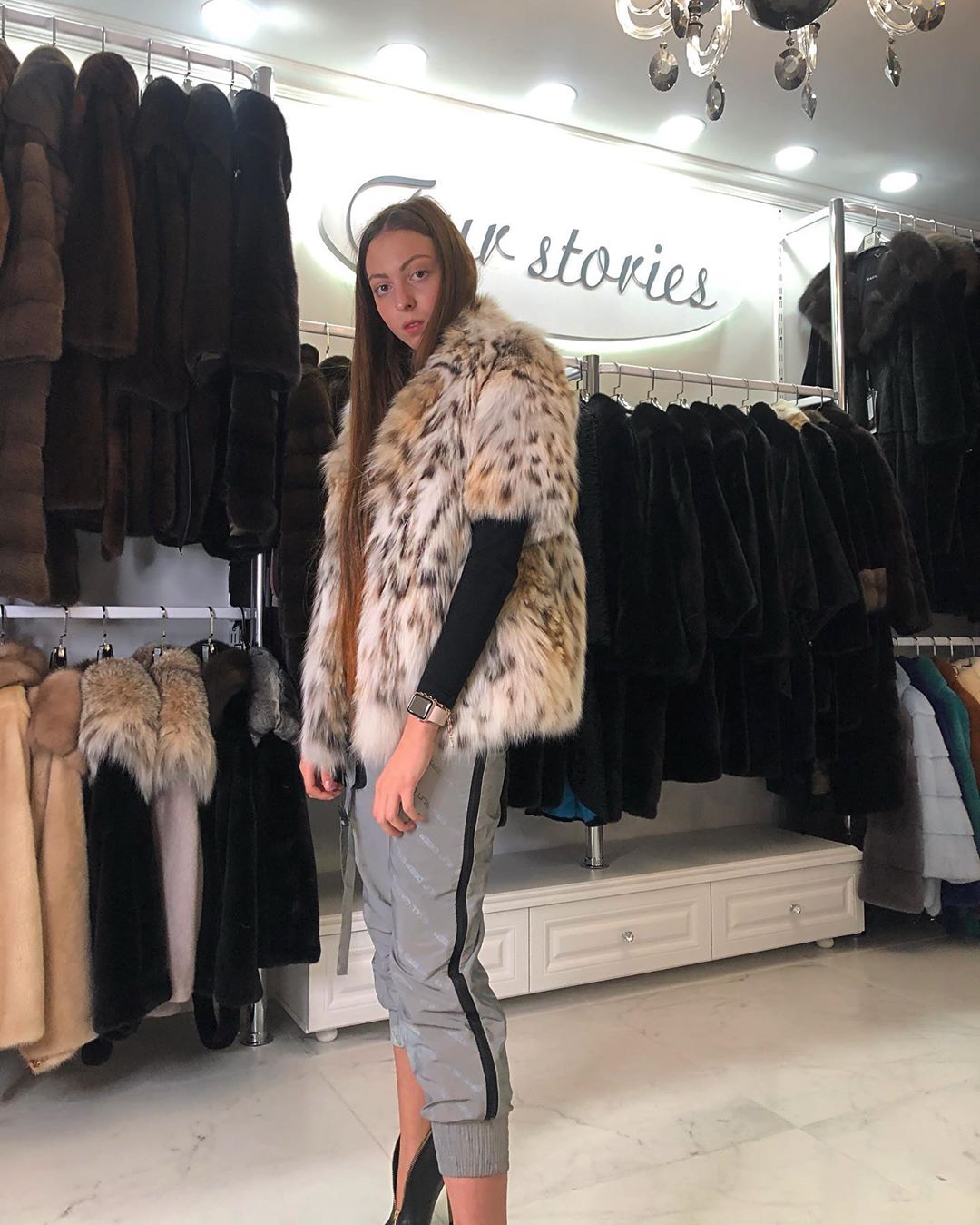 В леопардовых мехах: дочь Оли Поляковой похвасталась нарядными обновками