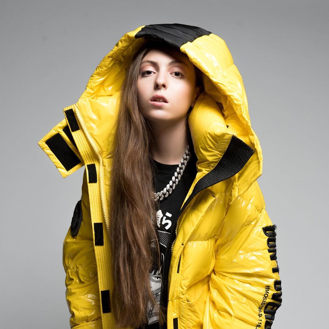 Яскрава красоточка: дочка Олі Полякової заговорила про стосунки на відстані