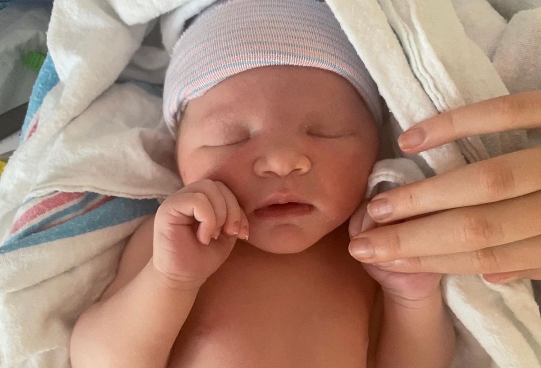 Мілла Йовович показала фото новонародженої Оушан і пояснила її дивне ім'я