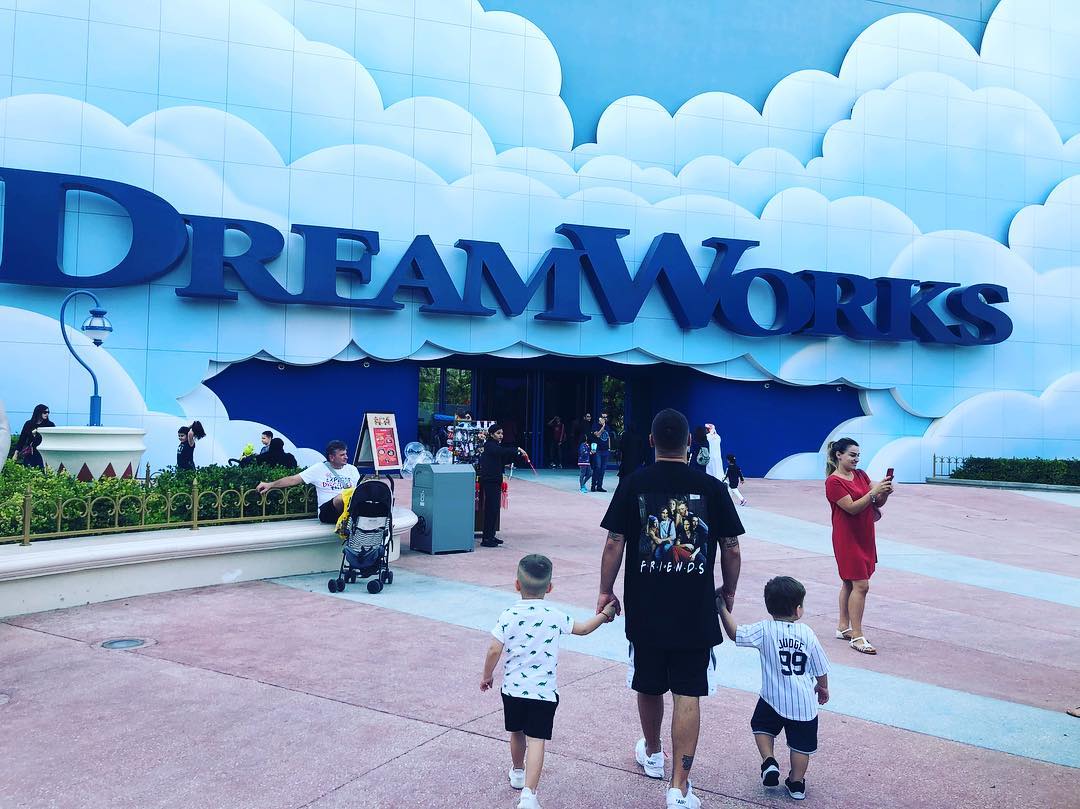 "Нереальна": MONATIK показав рідкісне фото своєї дружини