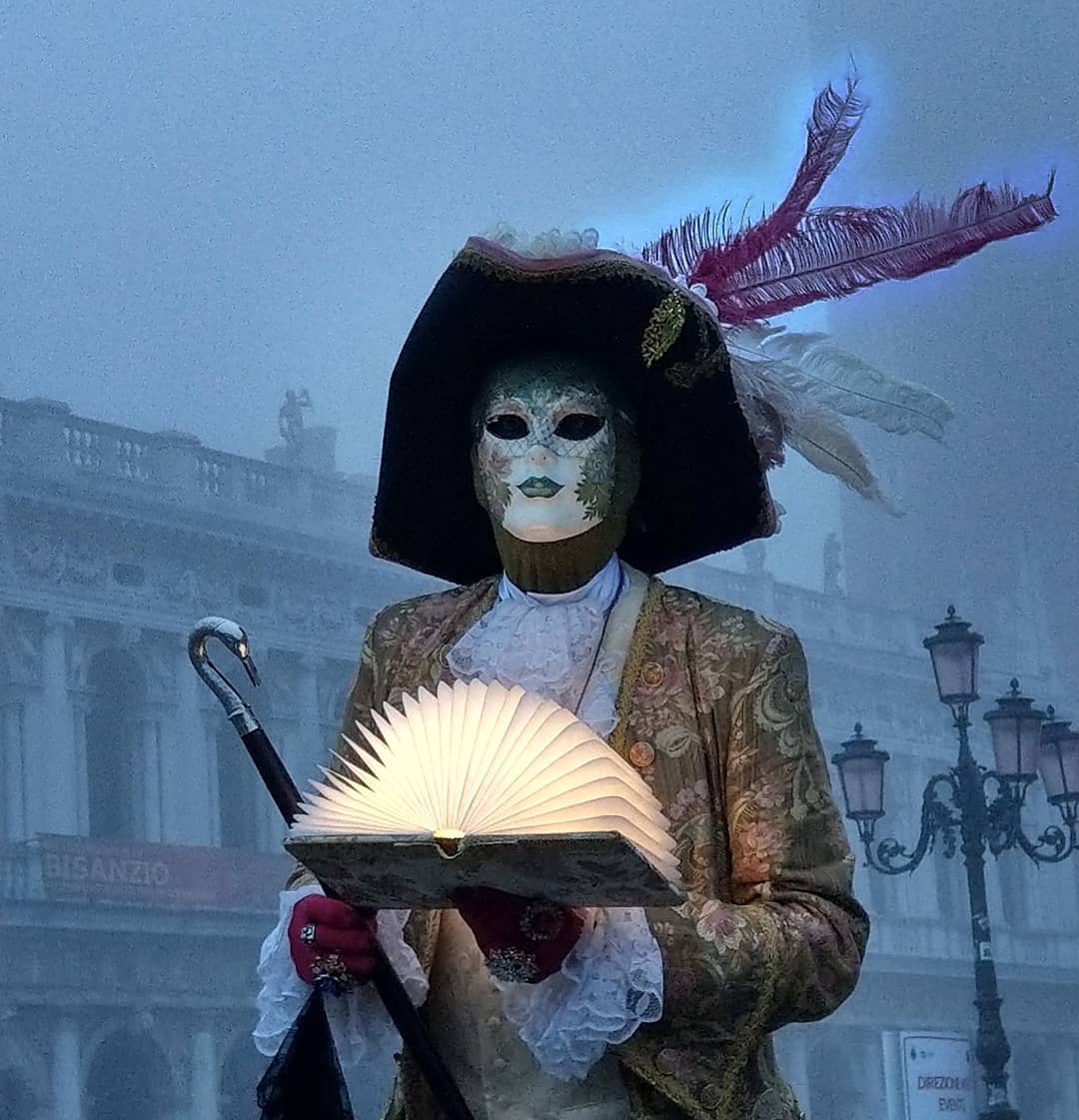 Травесті-діва Монро поділилася враженнями від Венеціанського карнавалу (фото)