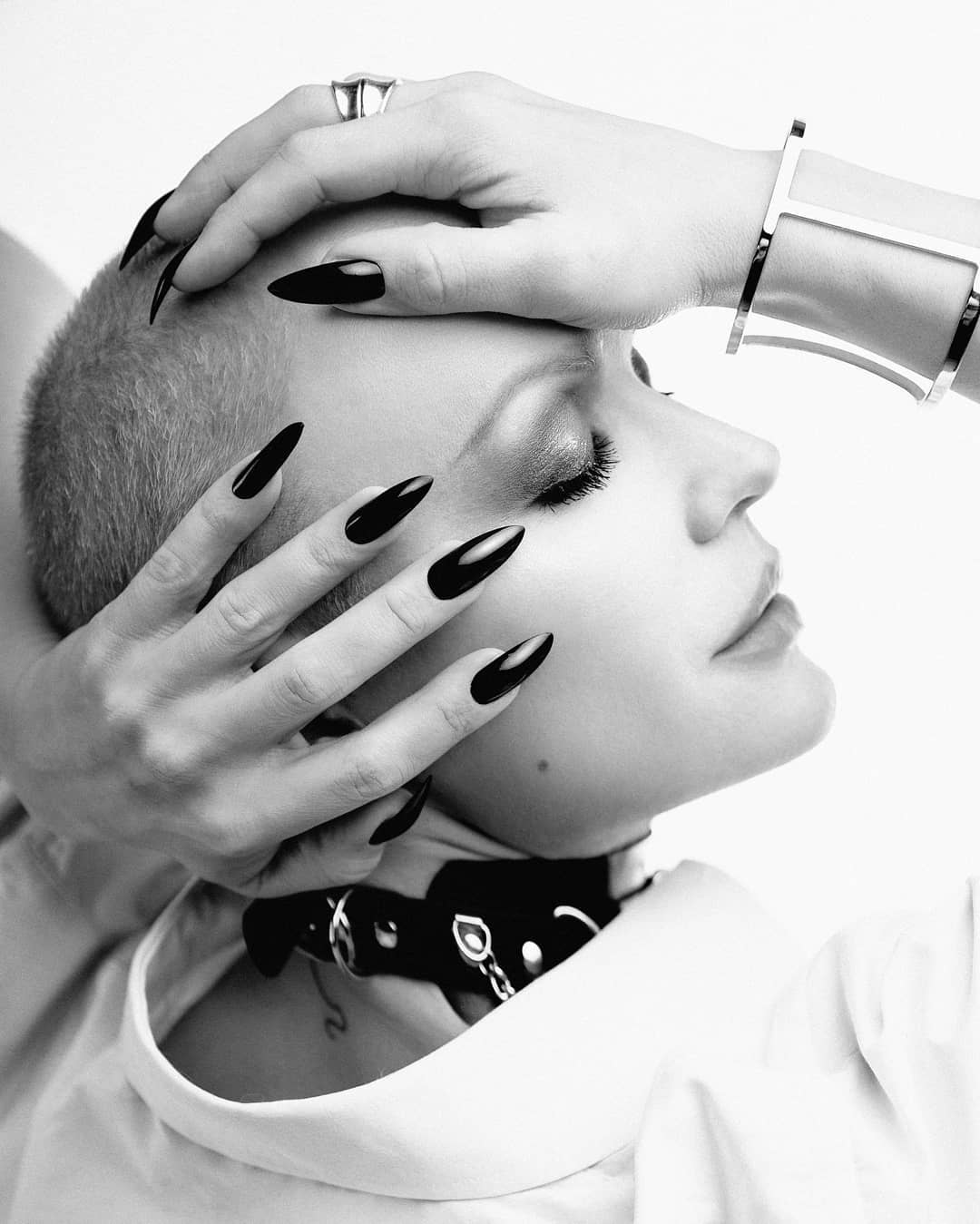 Нравится смотреть в зеркало: дива Монро подвела итоги в свой день рождения