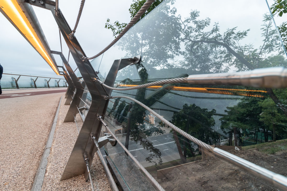 З'явилися тріщини: у Києві новий міст викликає побоювання у людей
