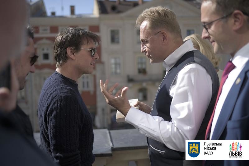 Стал почетным гостем: Том Круз приехал во Львов (фото, видео)