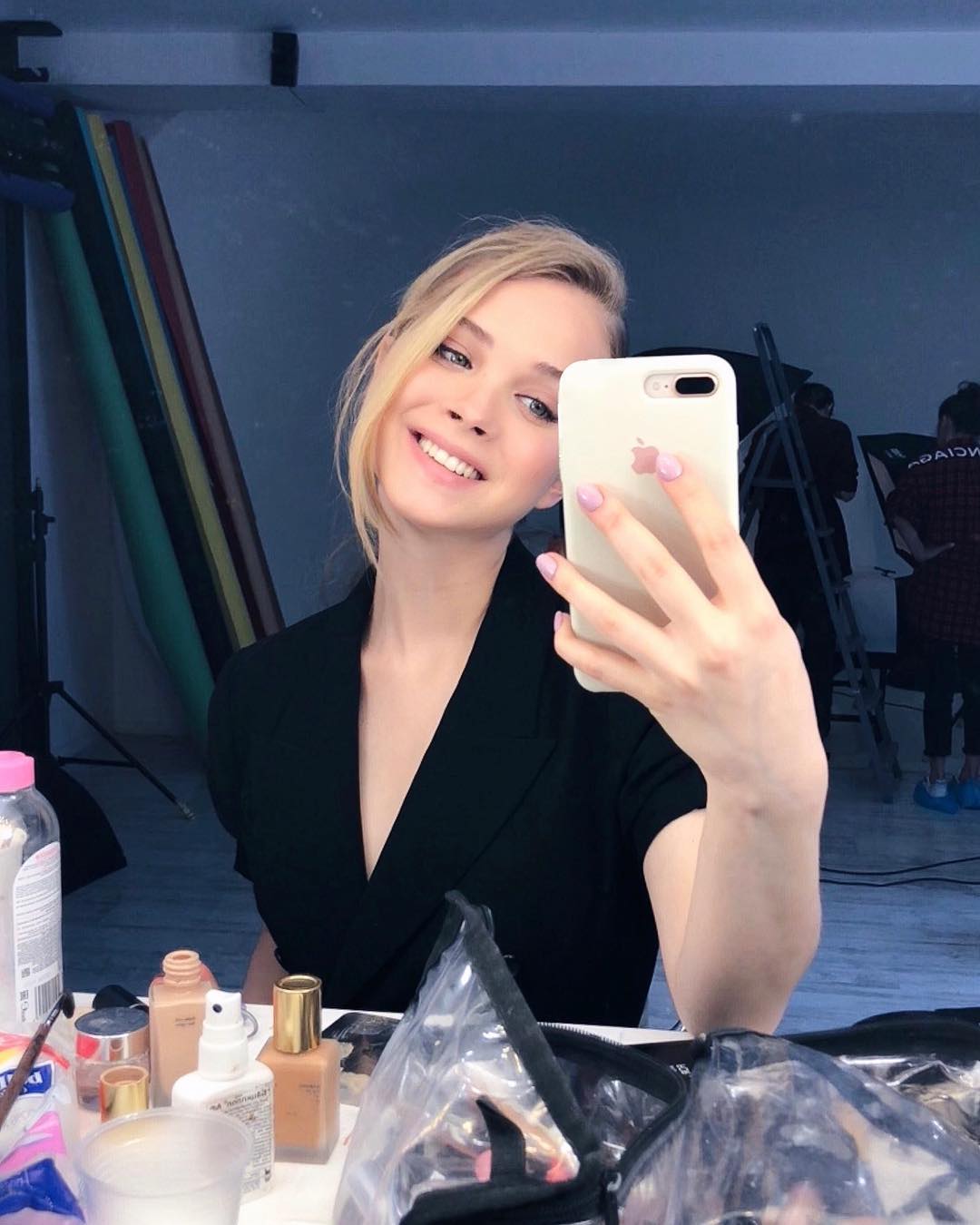 Слабо видит себя в этом: Тищенко взял в помощницы юную модель