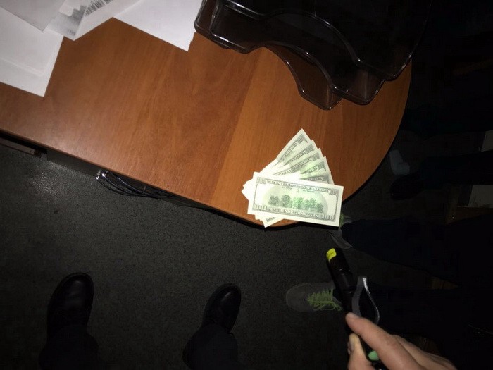 СБУ викрила на хабарі головного інспектора митного поста