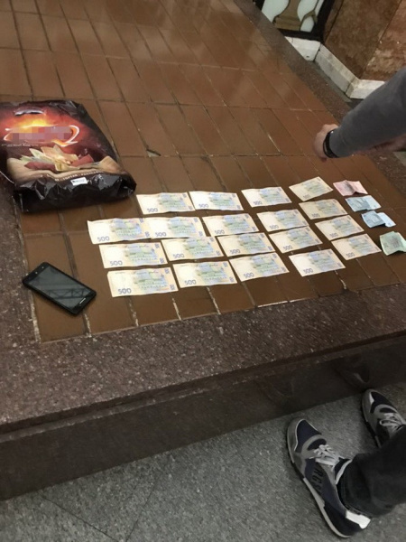 СБУ викрила на хабарі одного з керівників Київської митниці