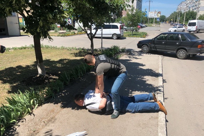 У Кропивницькому викрили на хабарі посадовця ДФС