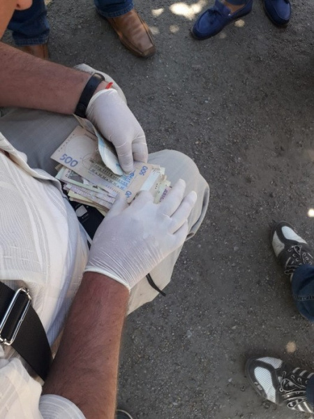 У Кропивницькому викрили на хабарі посадовця ДФС