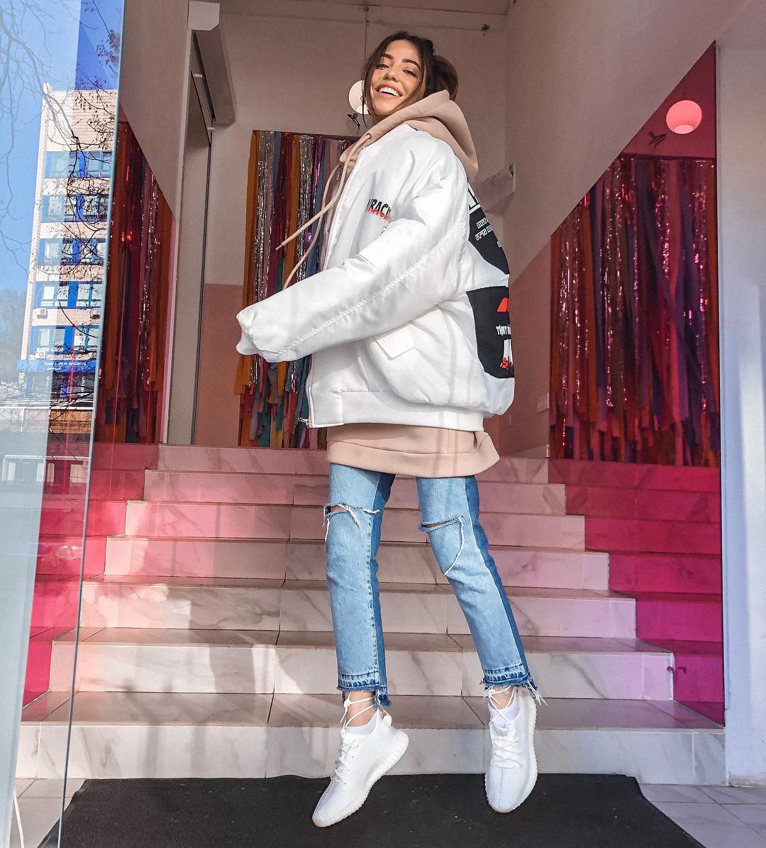 "Кім до тебе далеко": Надя Дорофєєва захопила фігурою в облягаючих джинсах