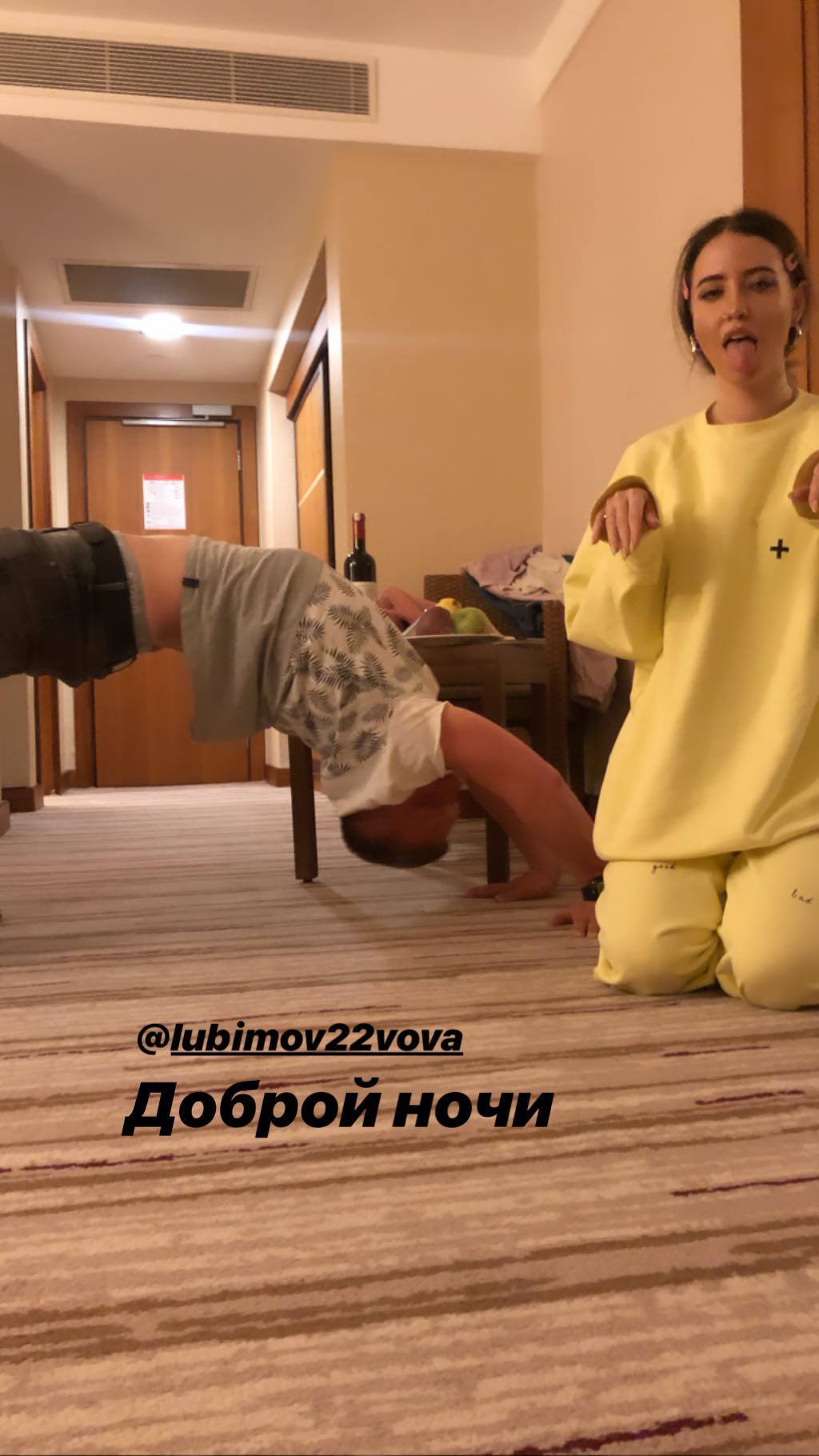 Надя Дорофеева удивила забавной фотосессией с неизвестным мужчиной (фото)