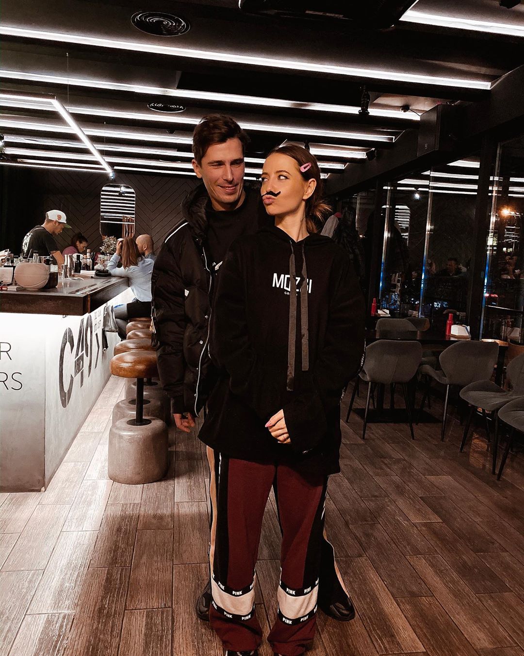 А ей идет: Надя Дорофеева неожиданно "отрастила" усы (фото)