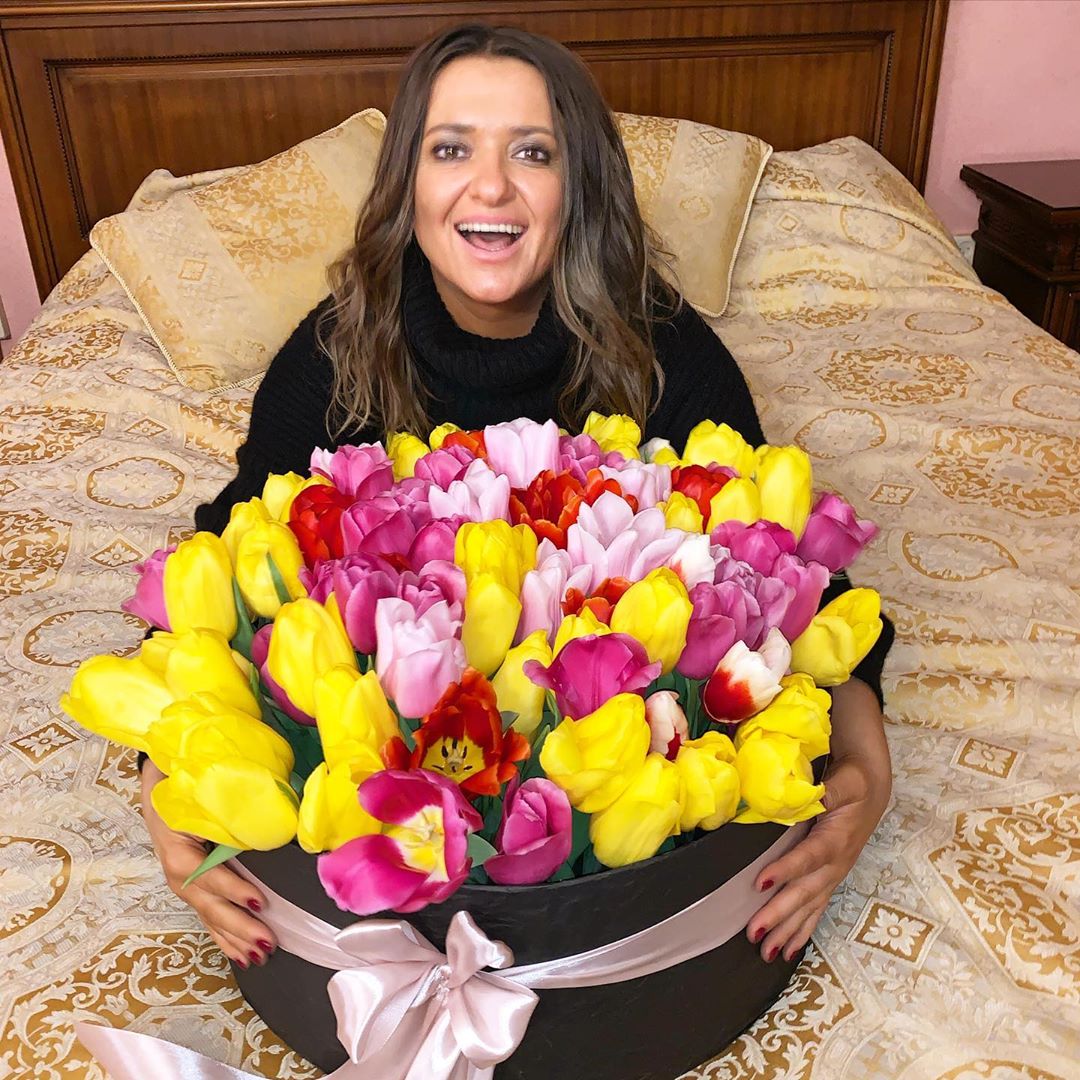 Праздничное послевкусие: счастливая Могилевская похвасталась огромным букетом цветов