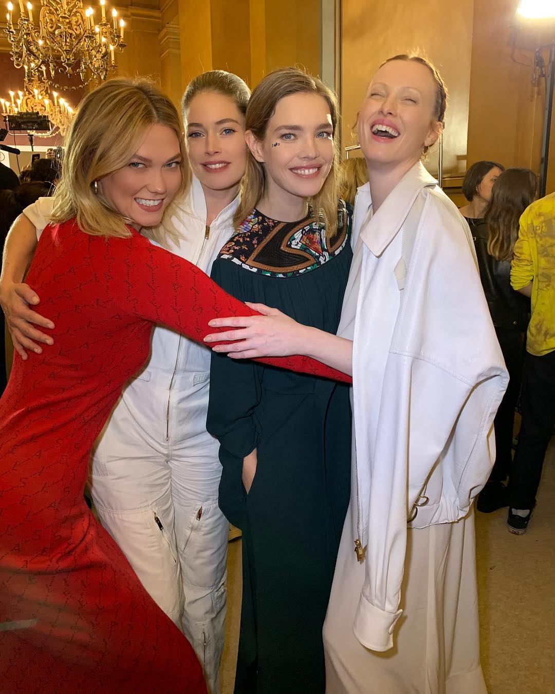 Наталя Водянова, Опра Вінфрі, Карлі Клосс, Даутцен Крус на показі Stella McCartney в Парижі