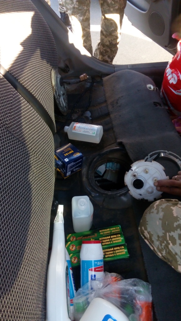 На КПВВ "Зайцеве" виявили 10 млн російських рублів і 100 тисяч доларів