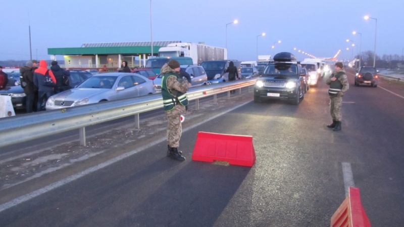 На кордоні з Польщею розпочато експеримент по прискореному пропуску авто, - Держприкордонслужба