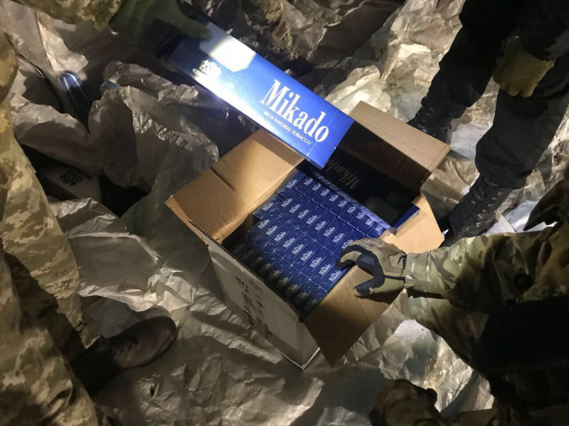 У Чорному морі затримано іноземне судно з понад 1,7 тис. ящиками цигарок