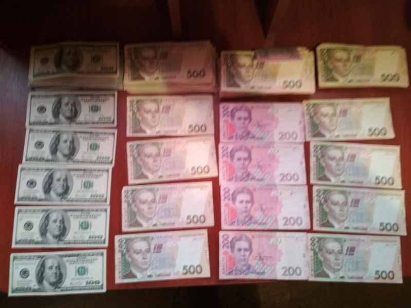 У Донецькій області затримано іноземця, який намагався вивезти гроші з непідконтрольною території