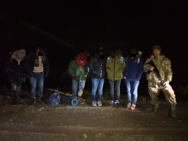 На кордоні з Угорщиною прикордонники затримали 6 нелегалів