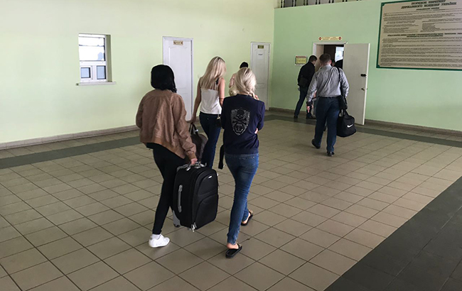 На кордоні затримано торгівця людьми, який намагався вивезти 4 українок до Польщі