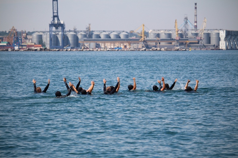 Військові навчання "Сі Бриз 2018": прикордонники відпрацювали стрибки у воду без парашуту