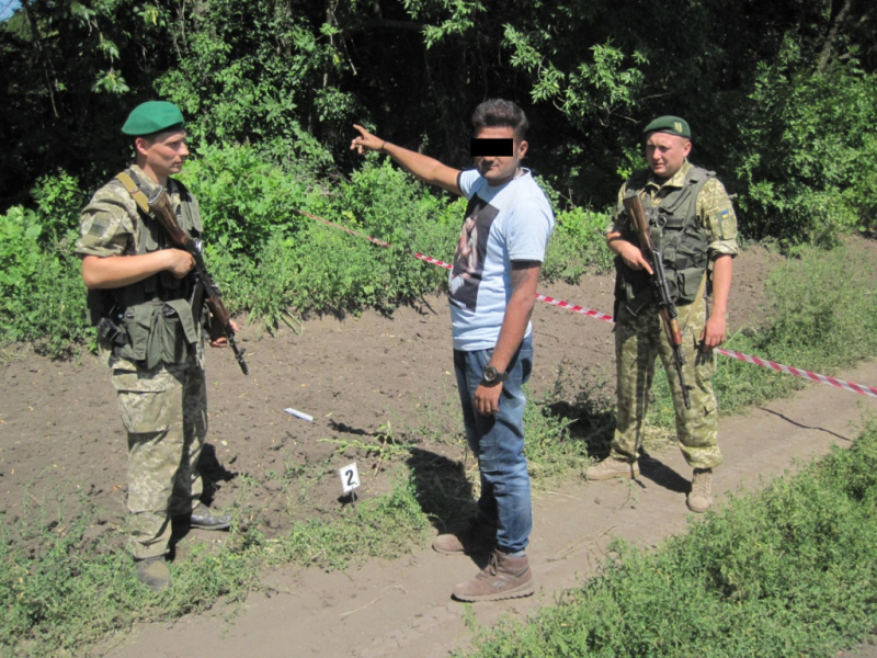 На кордоні з Росією затримали групу нелегальних мігрантів