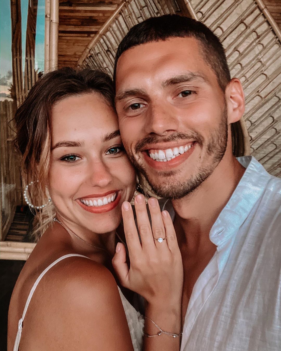 Нарешті: Холостяк 9 зробив пропозицію обраниці (відео)