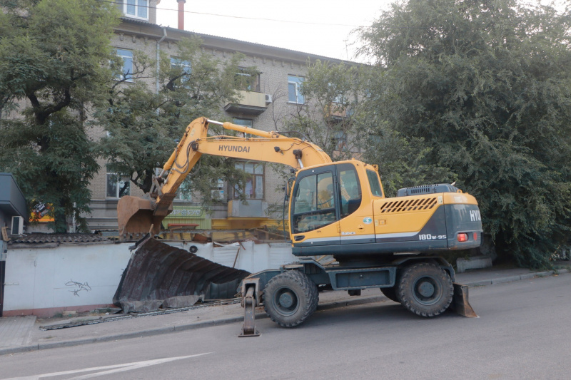 В Днепре произошла драка с муниципальной стражей из-за сноса МАФов