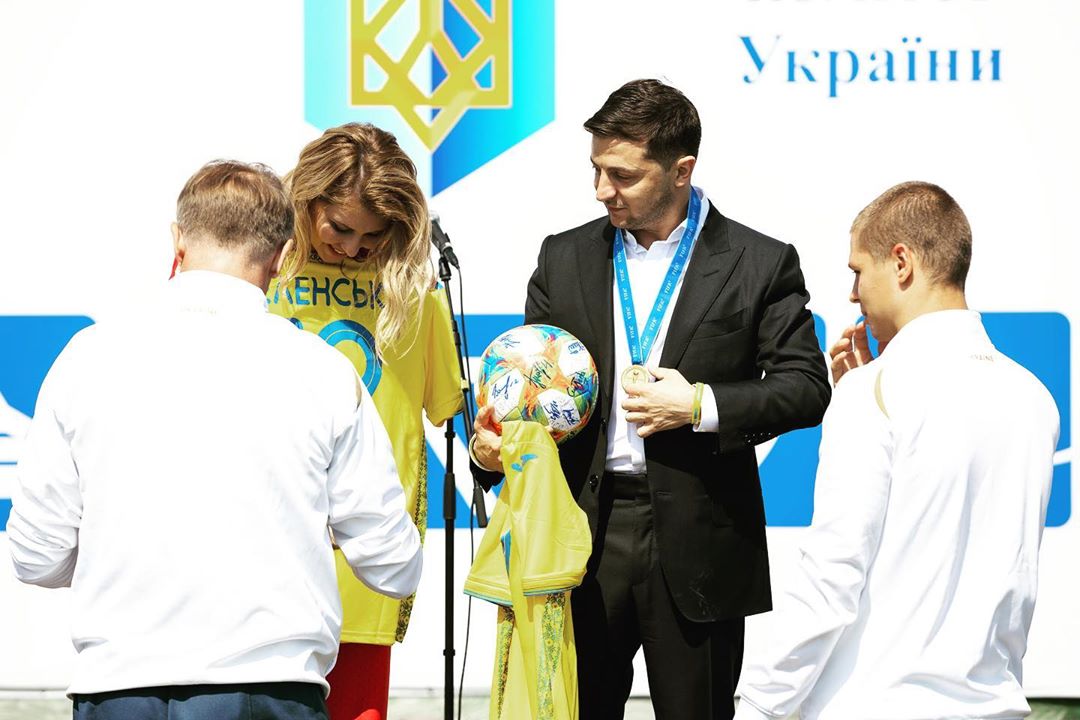 Елена Зеленская показала, как носить "цвет победы"