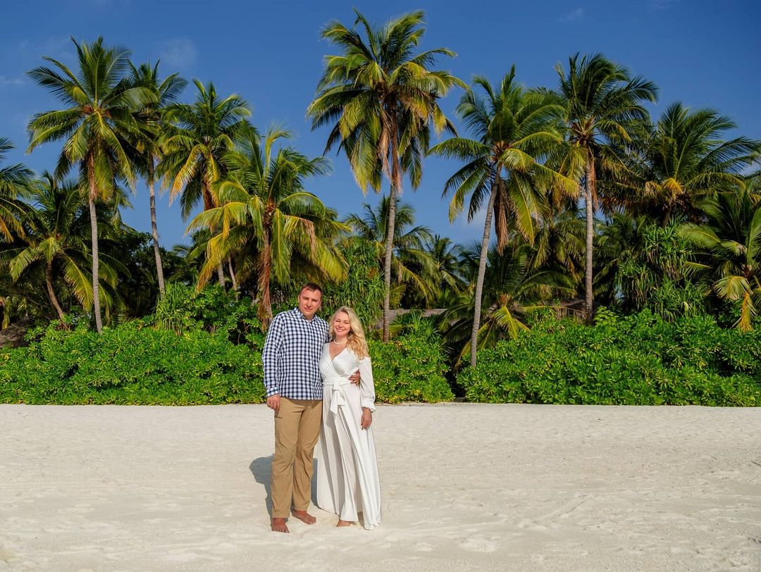 Украинская певица поделилась личными фото с празднования свадьбы на Мальдивах