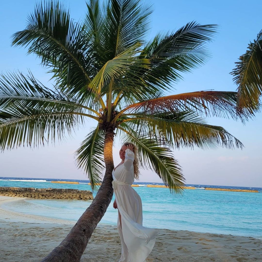 Украинская певица поделилась личными фото с празднования свадьбы на Мальдивах