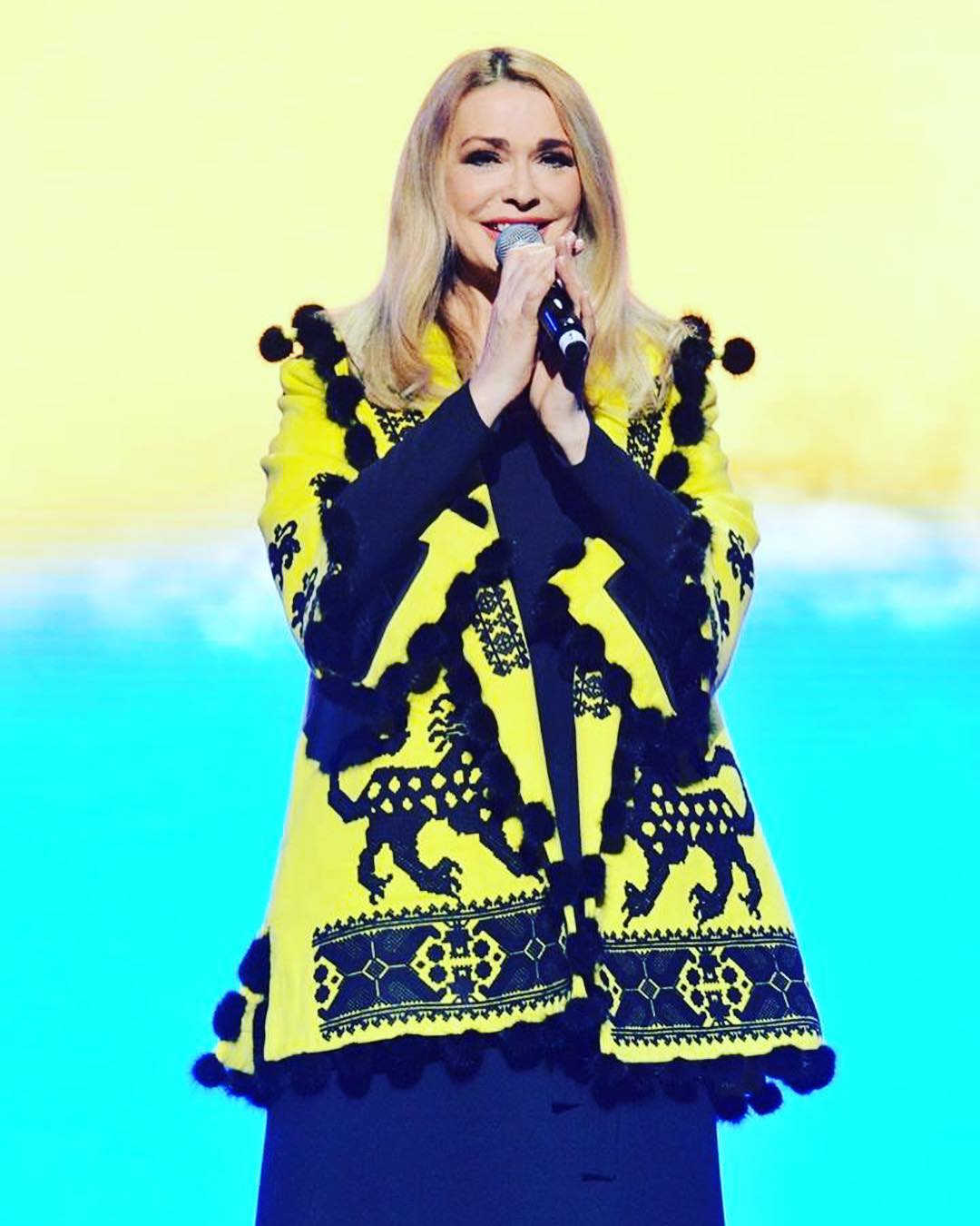 Ольга Сумська захопила яскравим вбранням від українського дизайнера