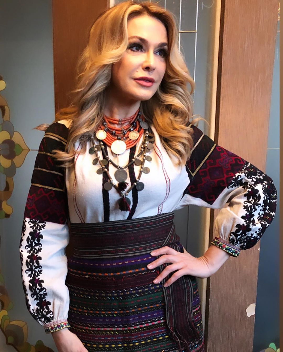 Душа України: Ольга Сумська у старовинній вишиванці заворожила красою