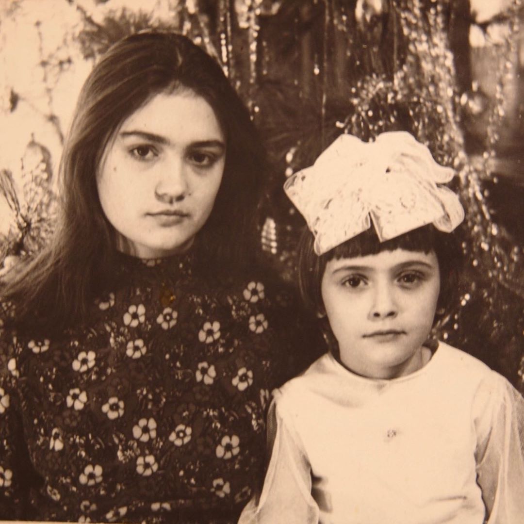 "Почти не изменились": Ольга Сумская очаровала детскими фото с сестрой Натальей