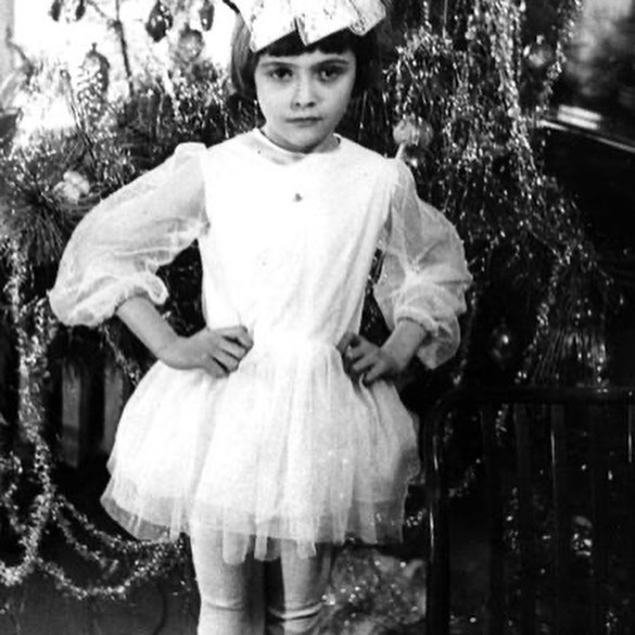 "Почти не изменились": Ольга Сумская очаровала детскими фото с сестрой Натальей