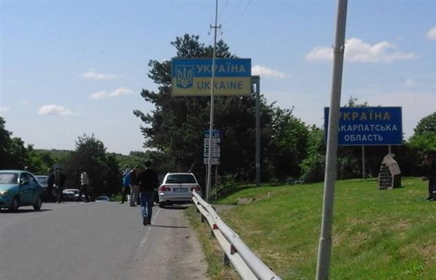 Владельцы авто с иностранной регистрацией заблокировали КПП "Ужгород"