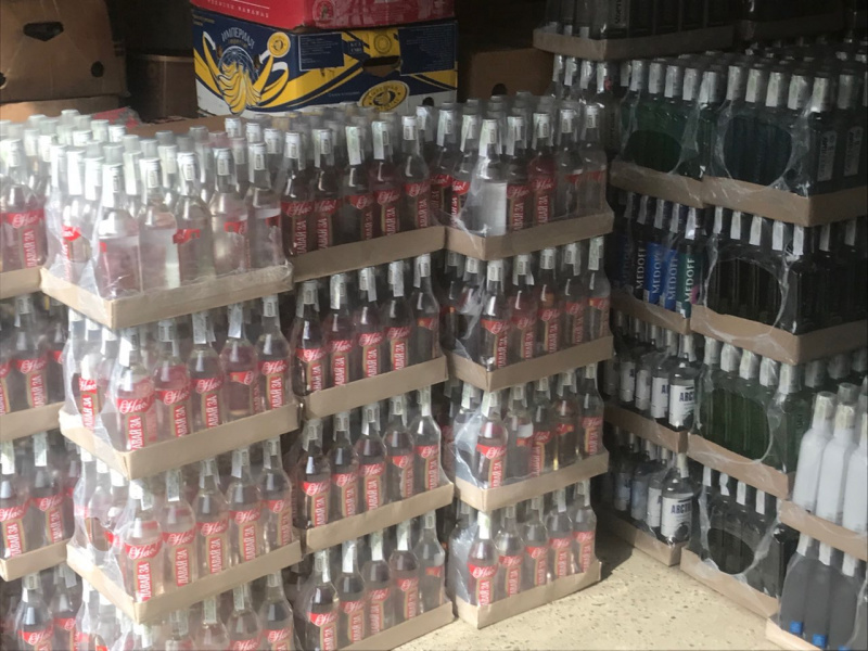 На Буковине разоблачили подпольный цех, в котором подделывали водку известных марок