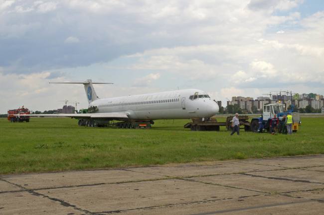 Дії силовиків можуть спровокувати аварію в аеропорту "Київ", - заява