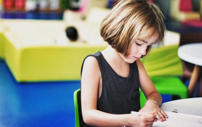 Как психологически подготовить ребенка к садику и школе: важные советы родителям (видео)