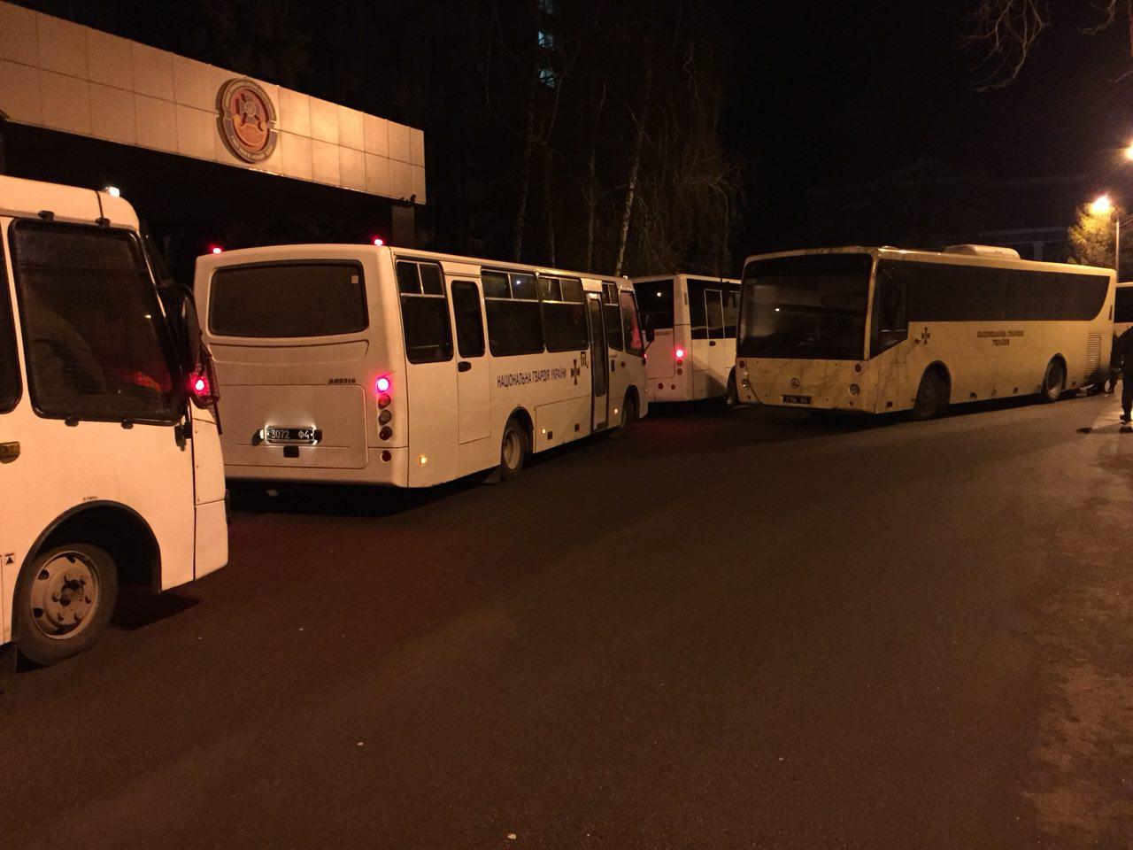 Задержание Саакашвили: число сторонников возле СБУ выросло примерно до ста человек